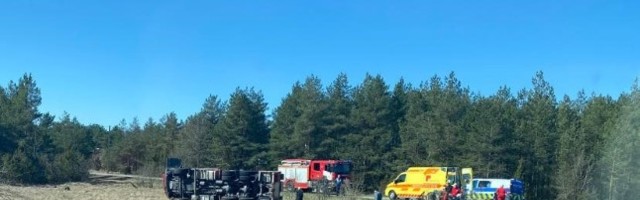 FOTO | Läänemaal  põrkas päästeauto kokku sõiduautoga