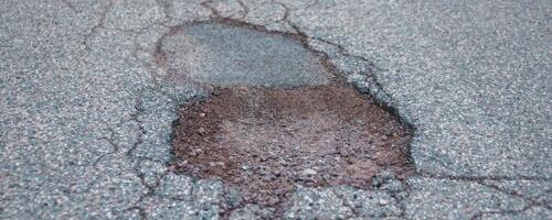 Hea teada: Kes katab kulud, kui löökauk su auto lõhub?