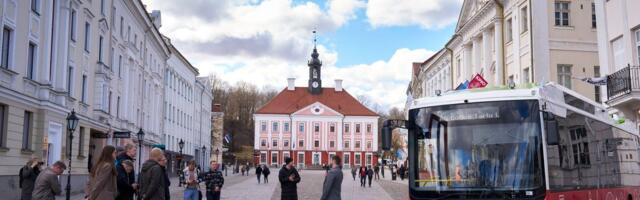 FOTOD | Rännak spordiajalukku_ Tartu tänavatele jõudis olümpialugu jutustav elektribuss