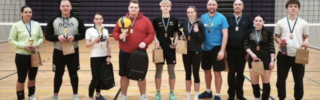 Janar Kuld ja Riina Suits krooniti sisehooaja segavolle üldvõitjateks