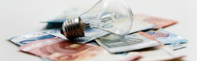 Kaja Kallas: „Vähem kindlustatutel on võimalus saada rahalist toetust, et kõrgenenud elektrihinnaga toime tulla.“