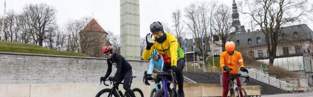GALERII ⟩ Riigikogulane sõidab jalgrattaga Tallinnas Kiievisse