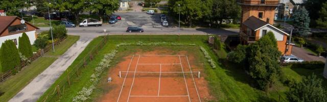 Näpuvea tõttu 152 000 eurost tulu tõotanud tenniseväljaku hind langes madalamaks kui muru