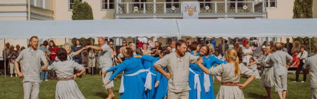 Mäetaguse mõisapäeval näeb "Pidu katku ajal" ja "Eesti matust"