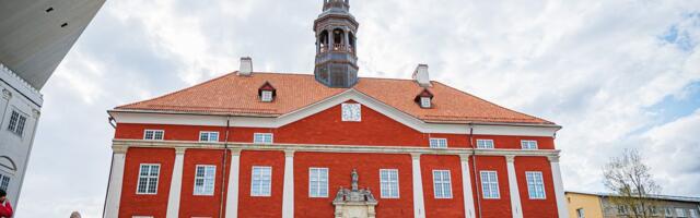 Narva linnavolikogu kolib täies koosseisus raekotta