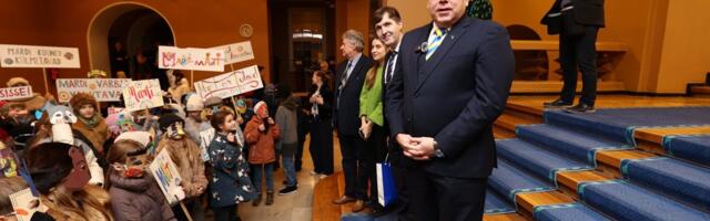 FOTOD ja VIDEO | Mardisandid käisid riigikogus Lauri Hussaril külas