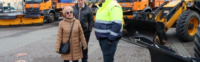Firma N&V tõi lumertõrjemasinad keskväljakutele "näitusele"