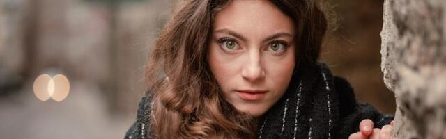 Filmitriloogia «Apteeker Melchior» naispeaosaline Maarja Johanna Mägi tunneb end üksi olles suurepäraselt: «Igatsen vabu päevi. Et minna kas maale või metsa.»