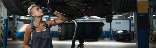 LUGEJA KÜSIB | Kas autoremonditöökoda võib eelistada naismehhaaniku asemel meest?