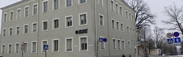 FOTO: Milrem kolis Tartus Eurora vanasse majja