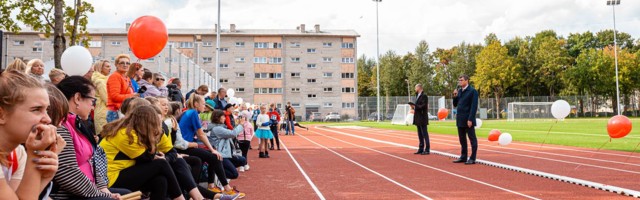 Narva andis Kreenholmi gümnaasiumi uue staadioni käiku kasutusloa puudumisest hoolimata