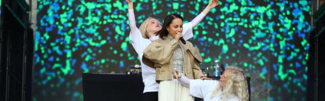 OTSEFOTOD | Rahvas on kogunenud Vabaduse väljakule. Kontserdile andsid hoo sisse An-Marlen & boipepperoni
