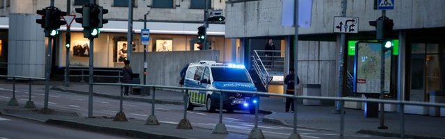 FOTOD | Politsei tabas Tallinna viiele kaubanduskeskusele ja lennujaamale pommiähvardused teinud naise