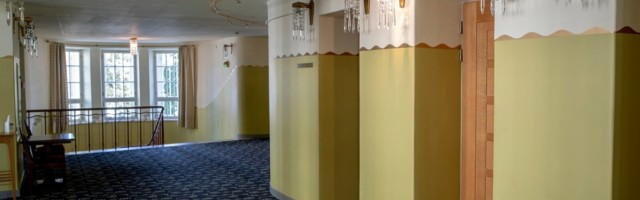 VIRTUAALTUUR | Kõnni mööda Draamateatri treppe ja kiika rõdult saali!