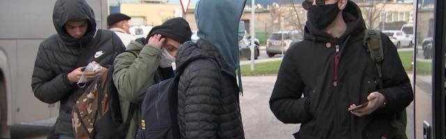 Reporter: Ajateenistust alustas ligi 900 meest ja 8 naist