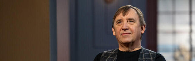 Elmo Nüganen toob Vene teatri lavale Ukraina sõja teemalise "Jumalad"