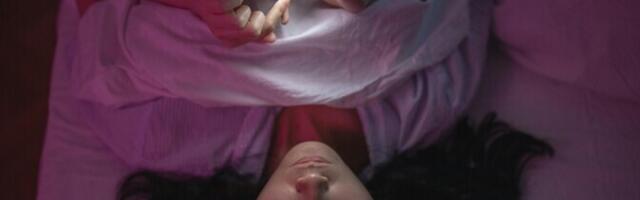 Igaõhtune telefonivaatamine ei häiri täiskasvanute und