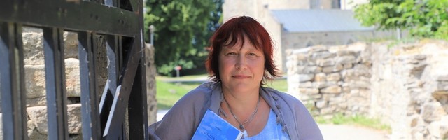 Kaire Reiljan pani vana Haapsalu raamatusse