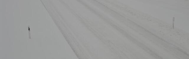 Hoiatus! Püsiv lumesadu Viljandi-, Jõgeva-, Järva- ja Pärnumaal on teeolud väga keeruliseks muutnud