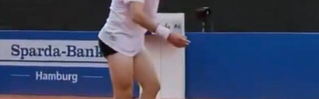 VIDEO | Milleks küll? Prantsusmaa tennisist võttis mängu ajal vihahoos püksid jalast