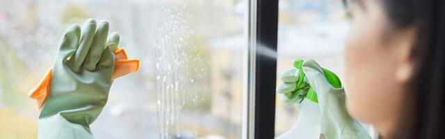 Säravad ja triibuvabad aknaklaasid saad ootamatult küpsetuspulbri abil