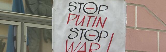 Reporter: Ukraina iseseisvuse toetuseks korraldati Vene saatkonna ees täna taas meeleavaldus