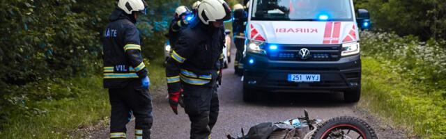 FOTOD | Viljandimaal sai avariis raskelt viga mootorrattur 