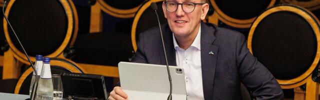 OTSE | Peaminister Kristen Michal annab üle riigieelarve