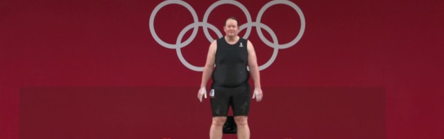 Reporter: Tõstepõrandal tehti täna olümpiaajalugu! Esimest korda tõstis olümpiamängudel kangi transnaine