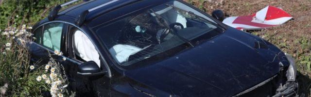 FOTOD | Lasnamäel avariisse sattunud juht kukkus autost välja ja pages siis sündmuskohalt