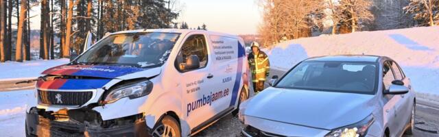 VIDEO ja FOTOD | Viljandimaal sattus avariisse riiklikku sõidueksamit teinud juht