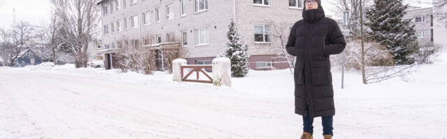 HIIDLASED TÕTTASID APPI | Tormi sümboliks saanud Kärdla kortermaja sai ajutise katuse