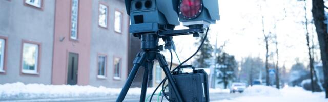 Liikluspolitsei jättis sel nädalal Tallinnas ajutise kaamera hoiatusmärgi välja panemata - tagajärg oli ettearvatav