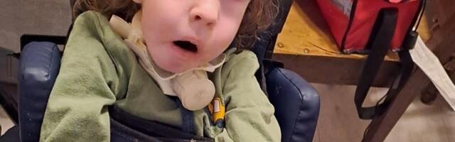 Palun aita! Peagi 2-aastaseks saav Hendrik vajab aparaati, mis lubab tal end kodus turvaliselt tunda