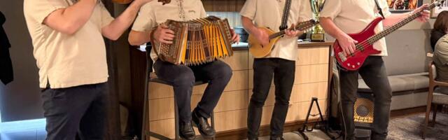 Rahvamuusikapisikust nakatunud Põlva mehed ilmutasid võrukeelse helikandja