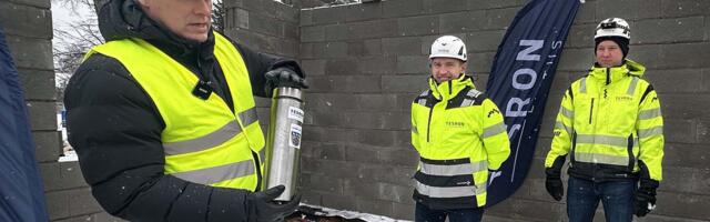 Keh­ra ea­ka­te tee­nus­ma­ja sai nur­ga­ki­vi