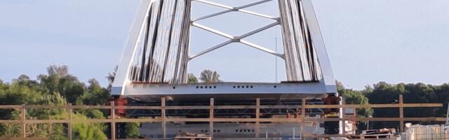 PÄRNU KAMMERKOOR LAULAB EHITATAVA AUTOSILLA LÄHEDAL