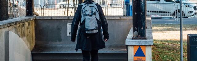 Suurem osa avalikest varjumiskohtadest on õhtuti ja nädalavahetuseti suletud. Avamiseks võib kuluda mitu päeva