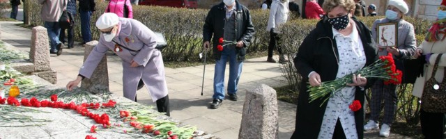 Kohtla-Järvel tähistati 9. maid rahvarohkelt, kuid vaikselt
