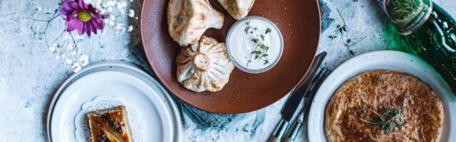 Gruusia koka ehtsad hinkalid. "Retseptid liiguvad põlvest põlve ja sõbrannadelt sõbrannadele. Üksteise eest nippe ei varjata"