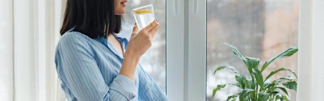 Pravilo za ispijanje vode! Dijetetičarka otkriva kada čaša postaje rizična – evo da li smete da pijete vodu od juče i posle koliko sati se smatra "opasnom"