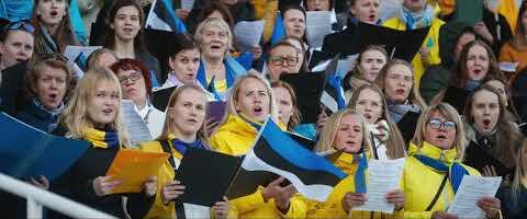 "Ta lendab mesipuu poole" ukrainlaste esituses