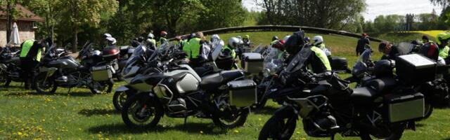 Soome BMW mootorratta klubi peatus Eesti Maanteemuuseumis