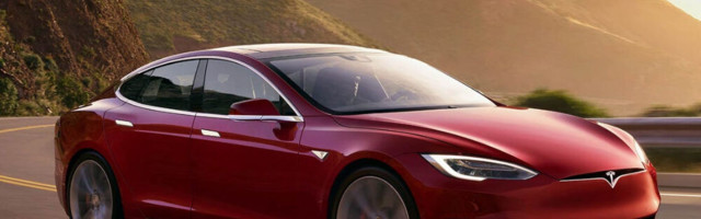 Tesla Model S Plaid lubab ulmenumbreid