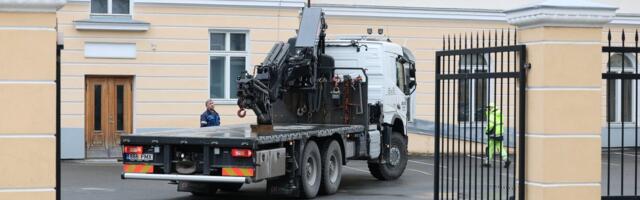 Vene kultuurikeskuse hoonelt eemaldatakse nõukogude sümboolika