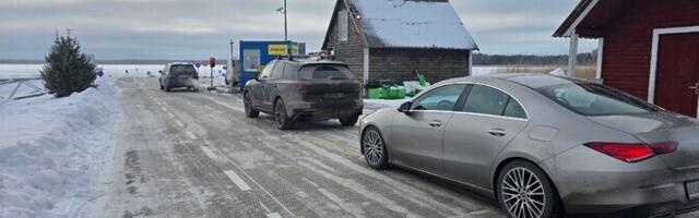 Galerii: Hiiumaa-Saaremaa jääteele on pooleteisttunnine järjekord