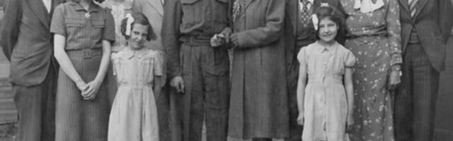 SLIKA SA SRPSKE SVADBE STARA 100 GODINA POKAZUJE ISTINU OD KOJE HVATA MUČNINA: Da li i vi vidite JEZIV DETALJ?