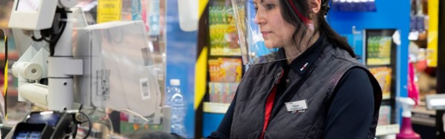 Nördinud poeketid: töötajate ees on piinlik