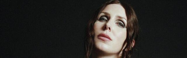 Elust räsitud Chelsea Wolfe pöördus paranemiseks musta maagia ja taro kaartide poole