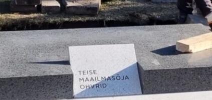 Lihula punamonumendi asemelt kadus hauaplaat